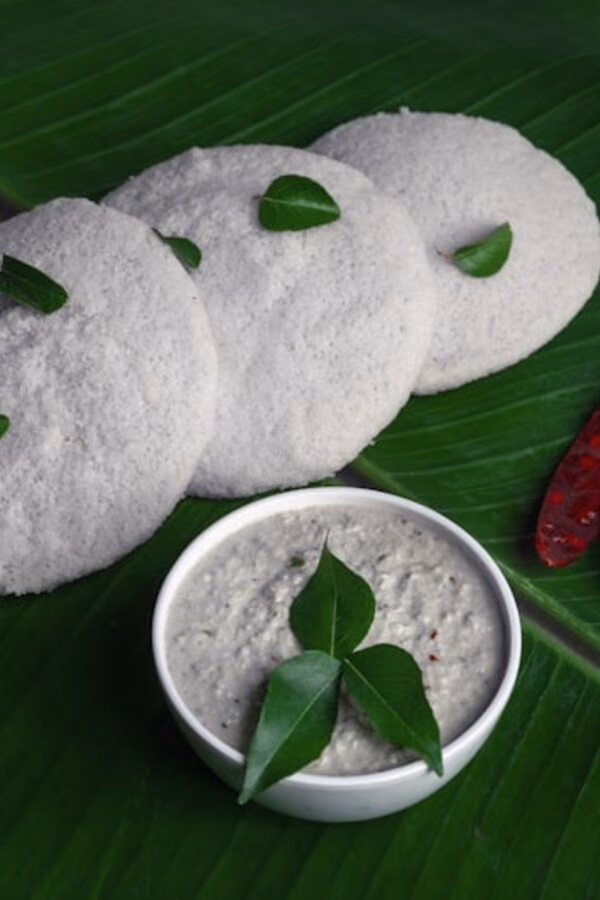 Prepared lotus-root slices and puree on a leaf